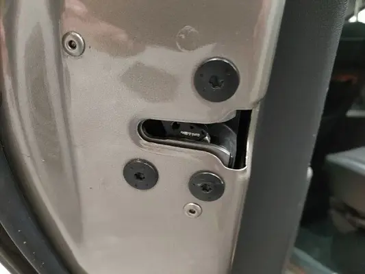 Fallo en la cerradura de la puerta del Peugeot 308 1.6 16v active
